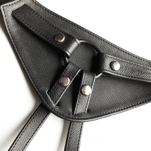 Full Curves Leather Strap-On Harness